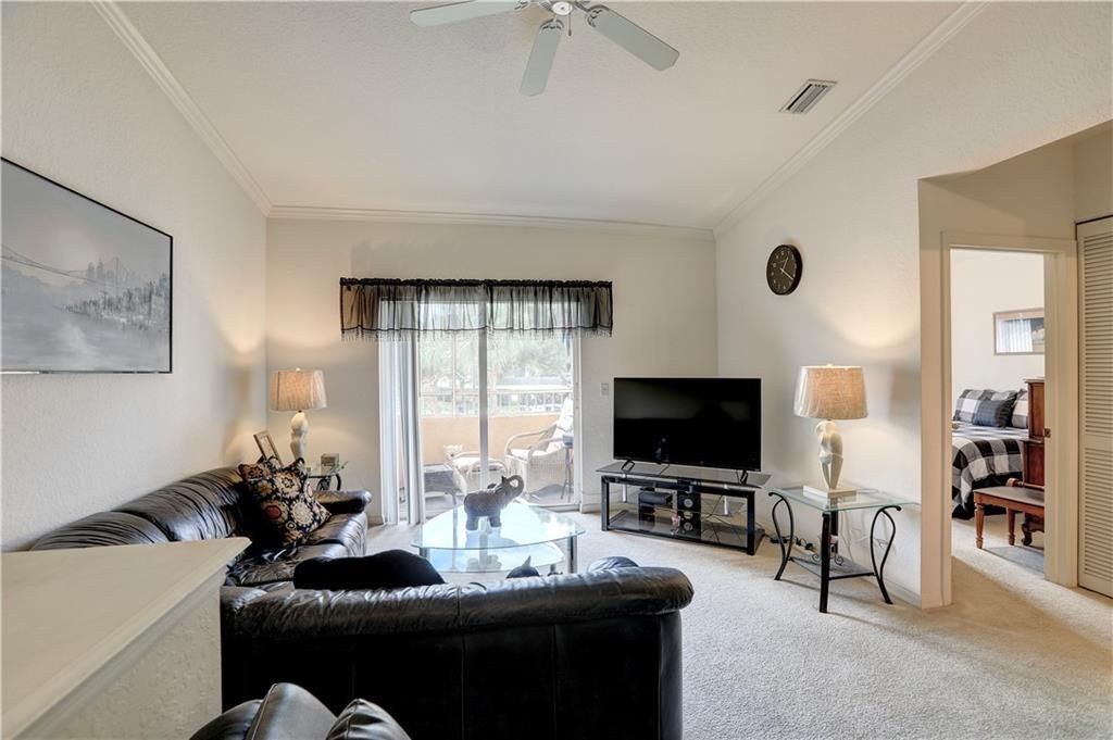 For Sale: $170,000 (1 beds, 1 baths, 825 Square Feet)