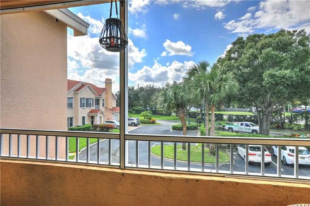 For Sale: $170,000 (1 beds, 1 baths, 825 Square Feet)