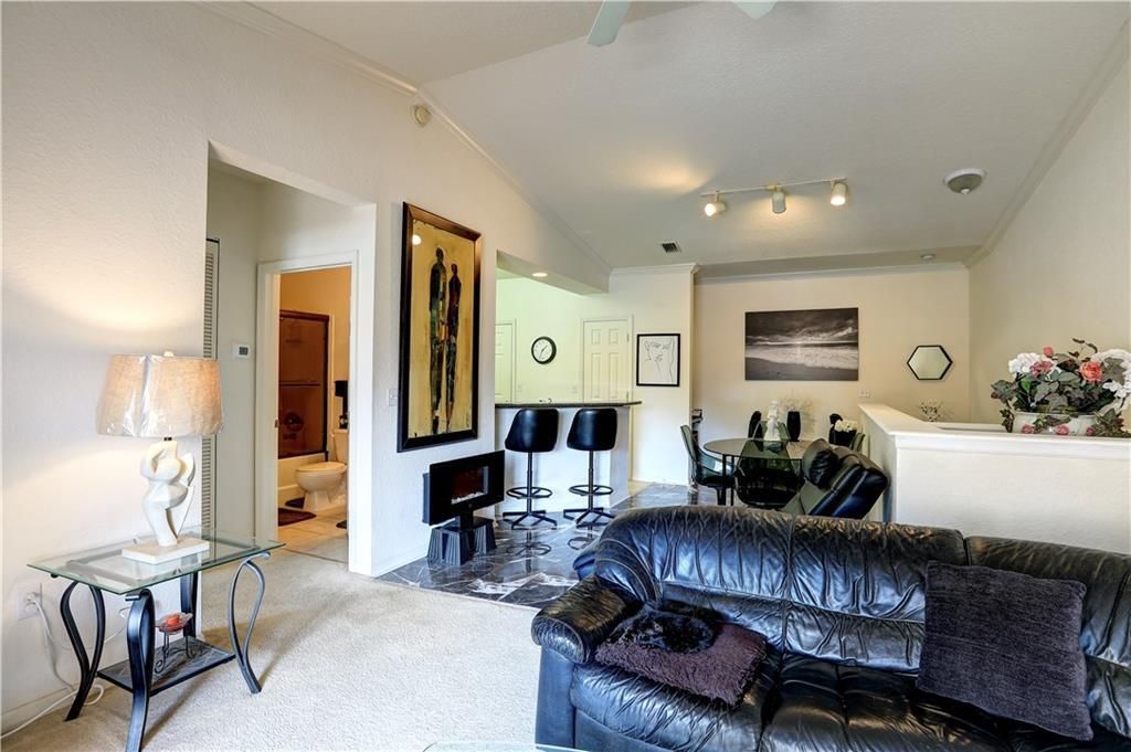 For Sale: $170,000 (1 beds, 1 baths, 825 Square Feet)