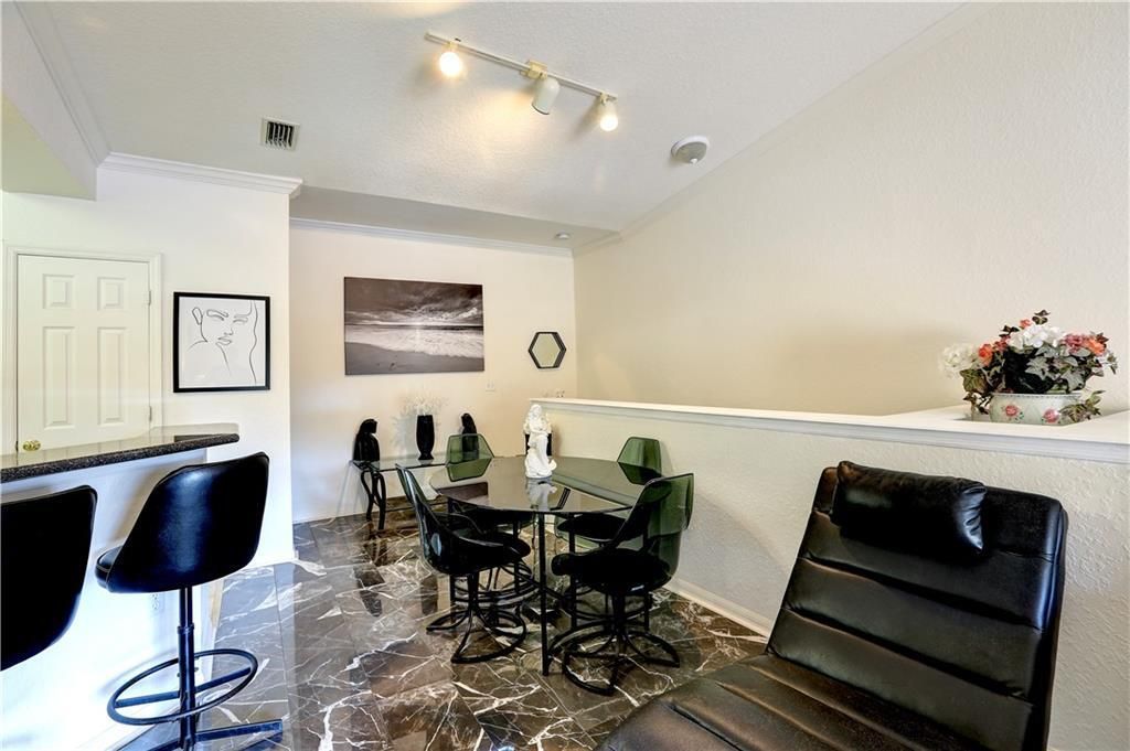 For Sale: $170,000 (1 beds, 1 baths, 825 Square Feet)