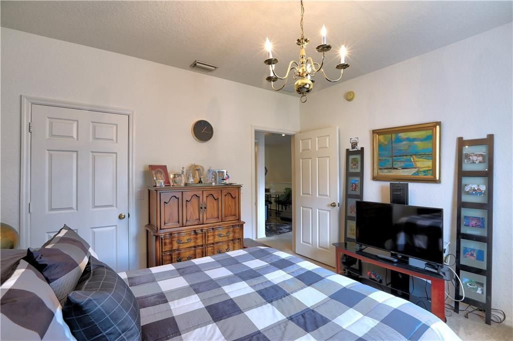 For Sale: $170,000 (1 beds, 1 baths, 825 Square Feet)