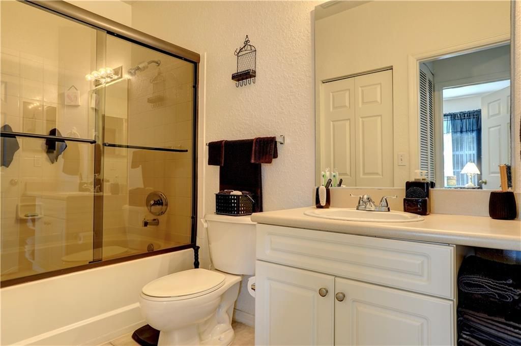 For Sale: $170,000 (1 beds, 1 baths, 825 Square Feet)