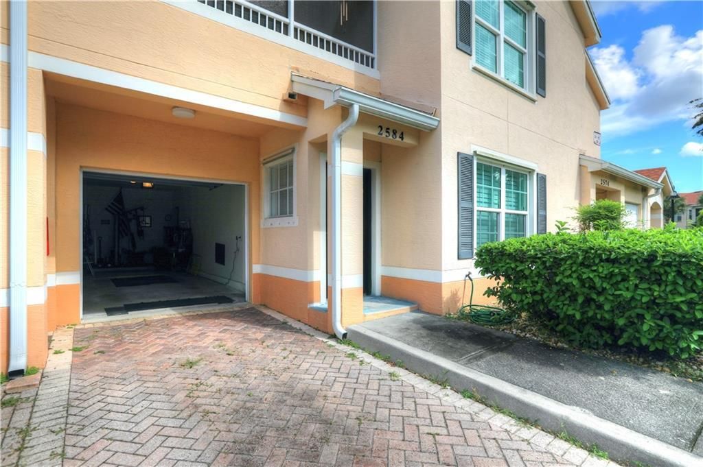 For Sale: $170,000 (1 beds, 1 baths, 825 Square Feet)