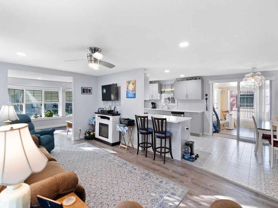 For Sale: $159,900 (2 beds, 2 baths, 1750 Square Feet)