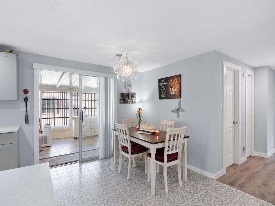 For Sale: $159,900 (2 beds, 2 baths, 1750 Square Feet)