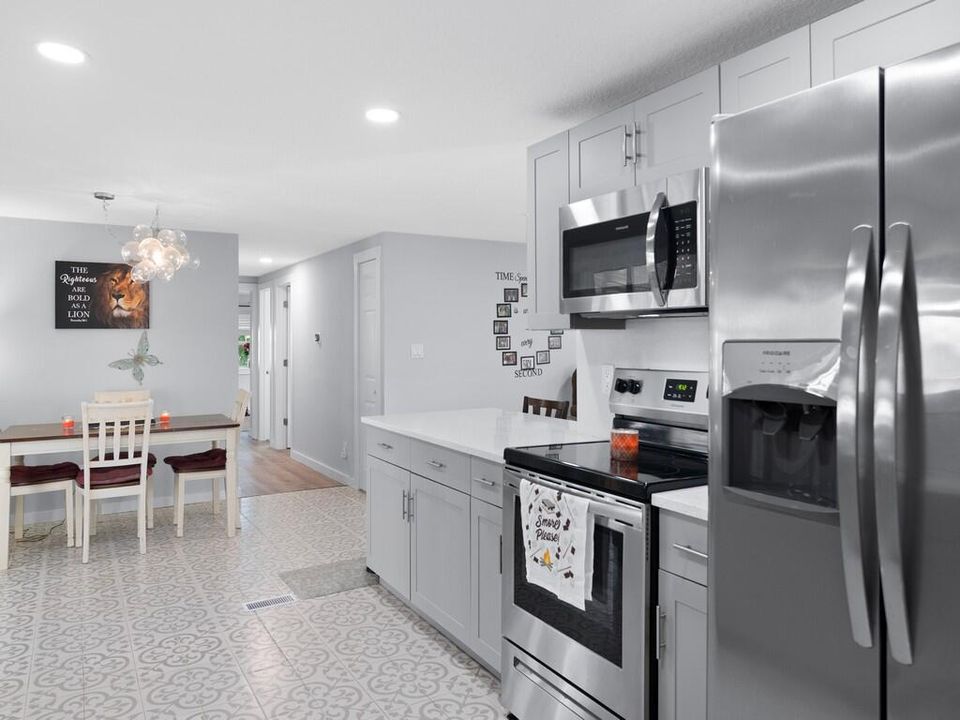 For Sale: $159,900 (2 beds, 2 baths, 1750 Square Feet)