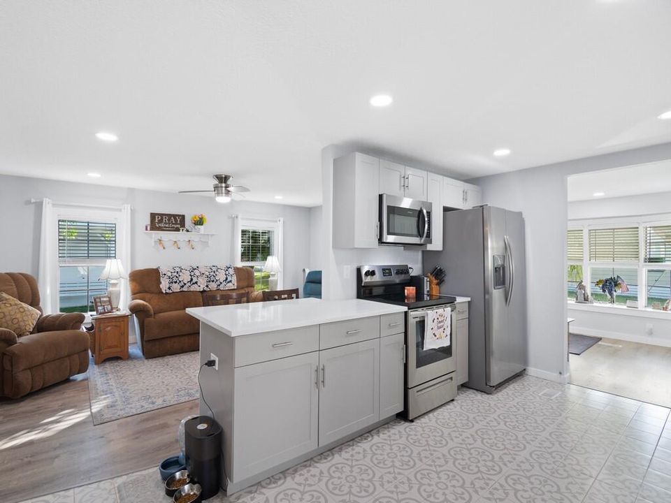 For Sale: $159,900 (2 beds, 2 baths, 1750 Square Feet)