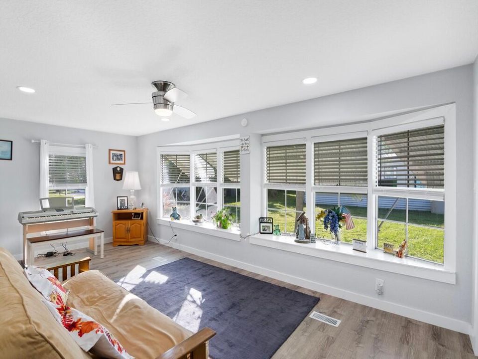 For Sale: $159,900 (2 beds, 2 baths, 1750 Square Feet)