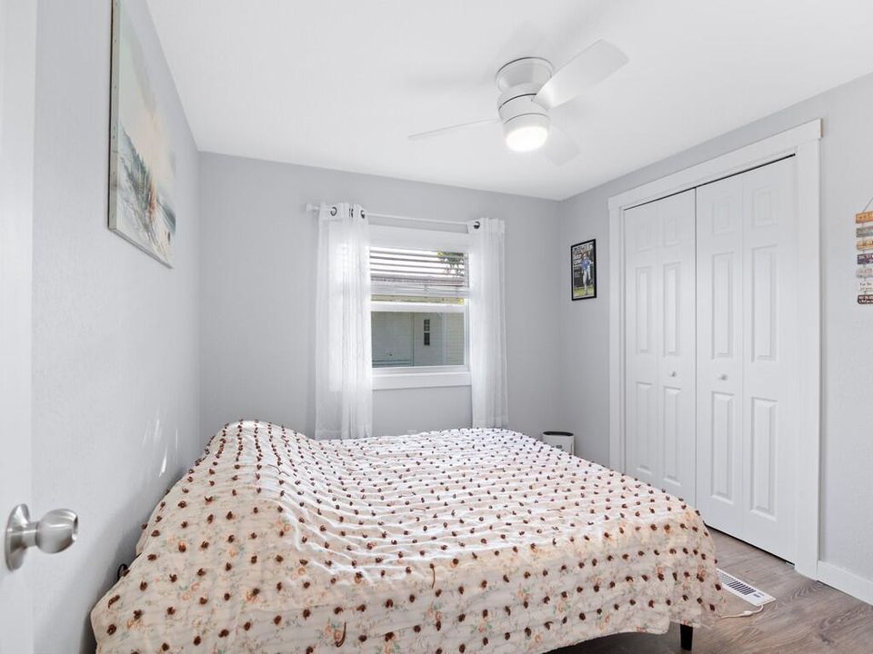 For Sale: $159,900 (2 beds, 2 baths, 1750 Square Feet)