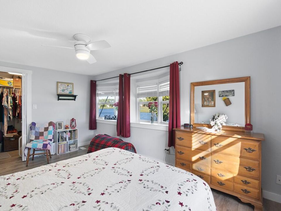 For Sale: $159,900 (2 beds, 2 baths, 1750 Square Feet)