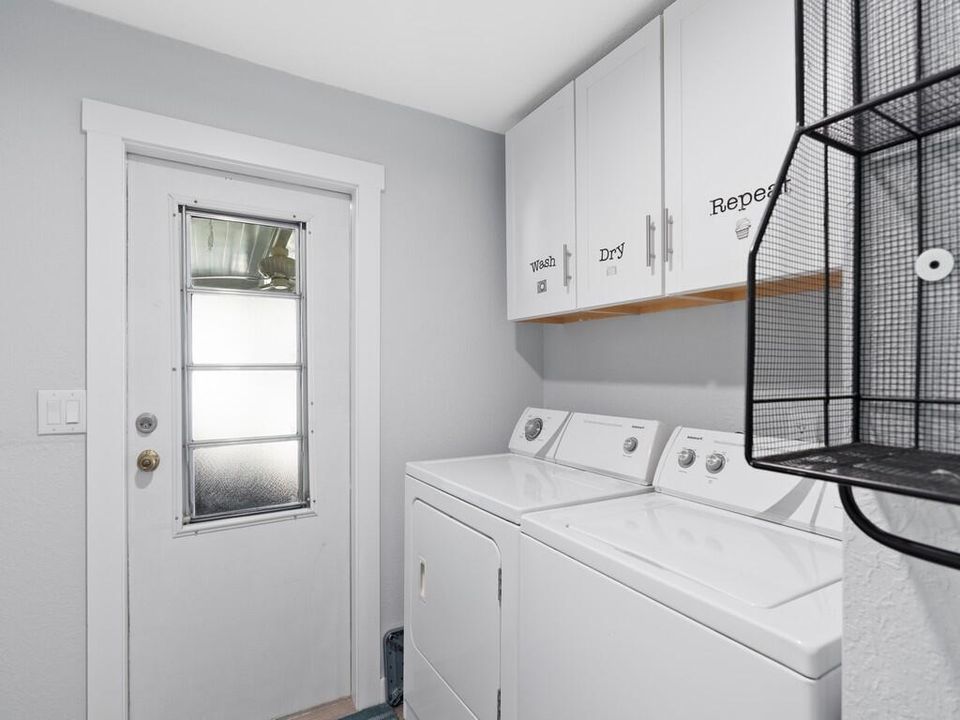 For Sale: $159,900 (2 beds, 2 baths, 1750 Square Feet)