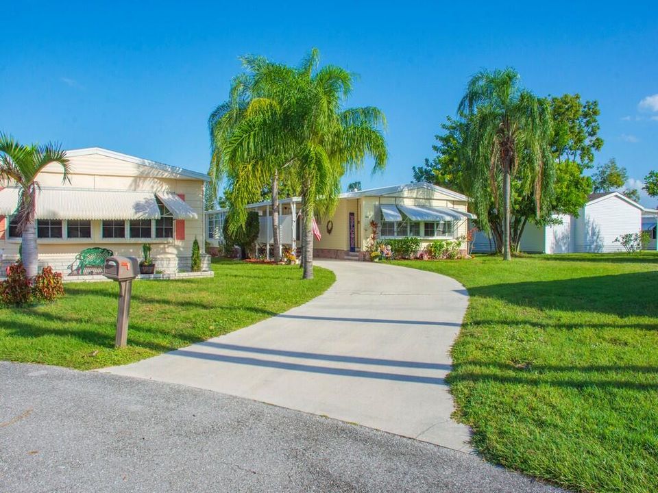 For Sale: $159,900 (2 beds, 2 baths, 1750 Square Feet)