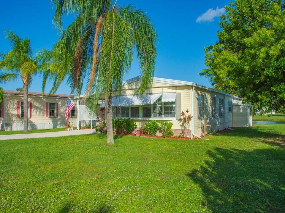 For Sale: $159,900 (2 beds, 2 baths, 1750 Square Feet)