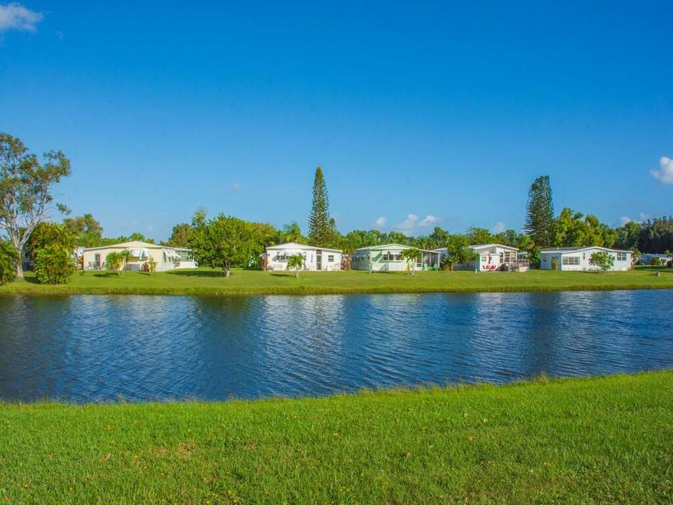 For Sale: $159,900 (2 beds, 2 baths, 1750 Square Feet)