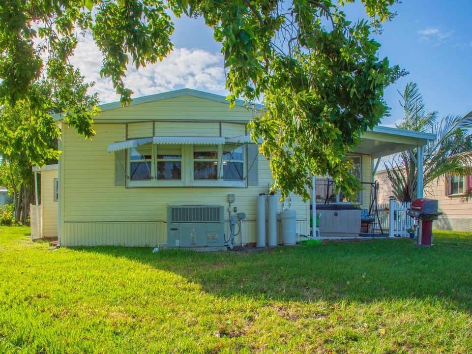 For Sale: $159,900 (2 beds, 2 baths, 1750 Square Feet)