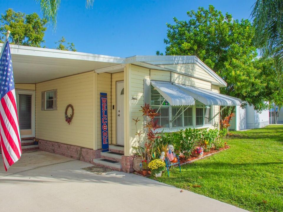 For Sale: $159,900 (2 beds, 2 baths, 1750 Square Feet)