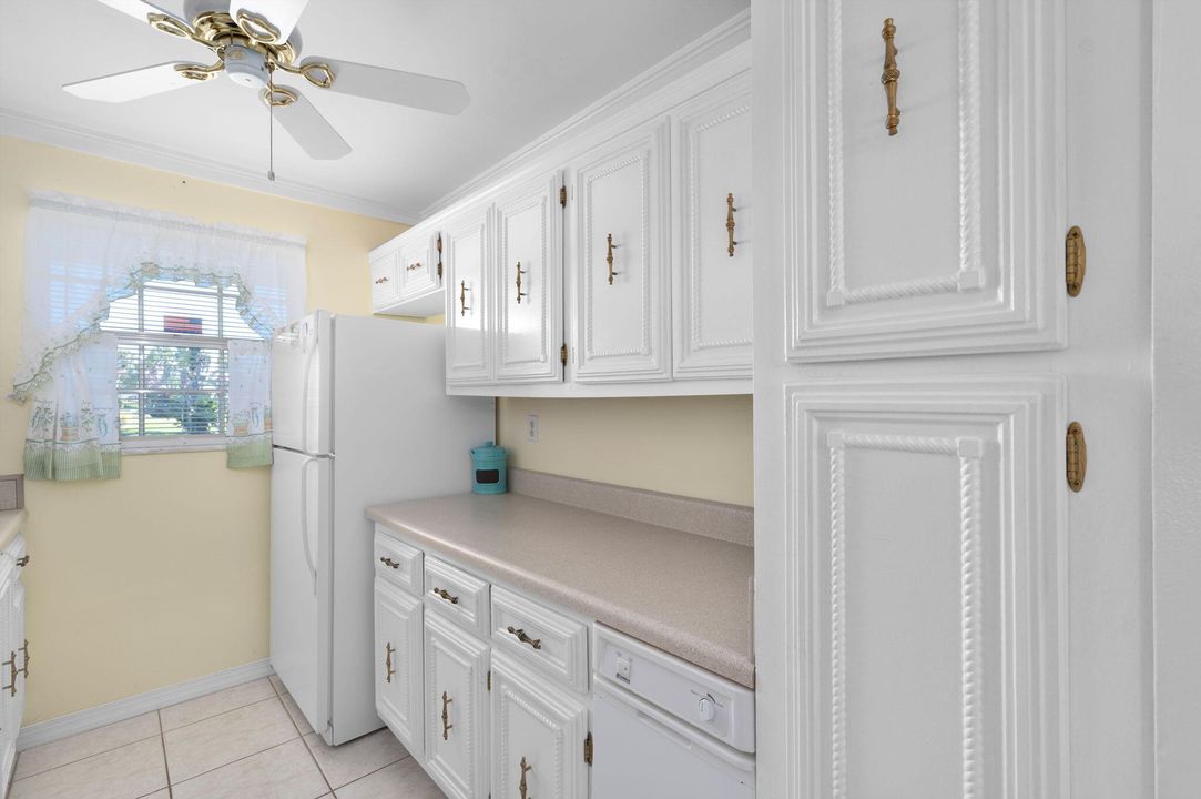 For Sale: $130,000 (2 beds, 2 baths, 1284 Square Feet)