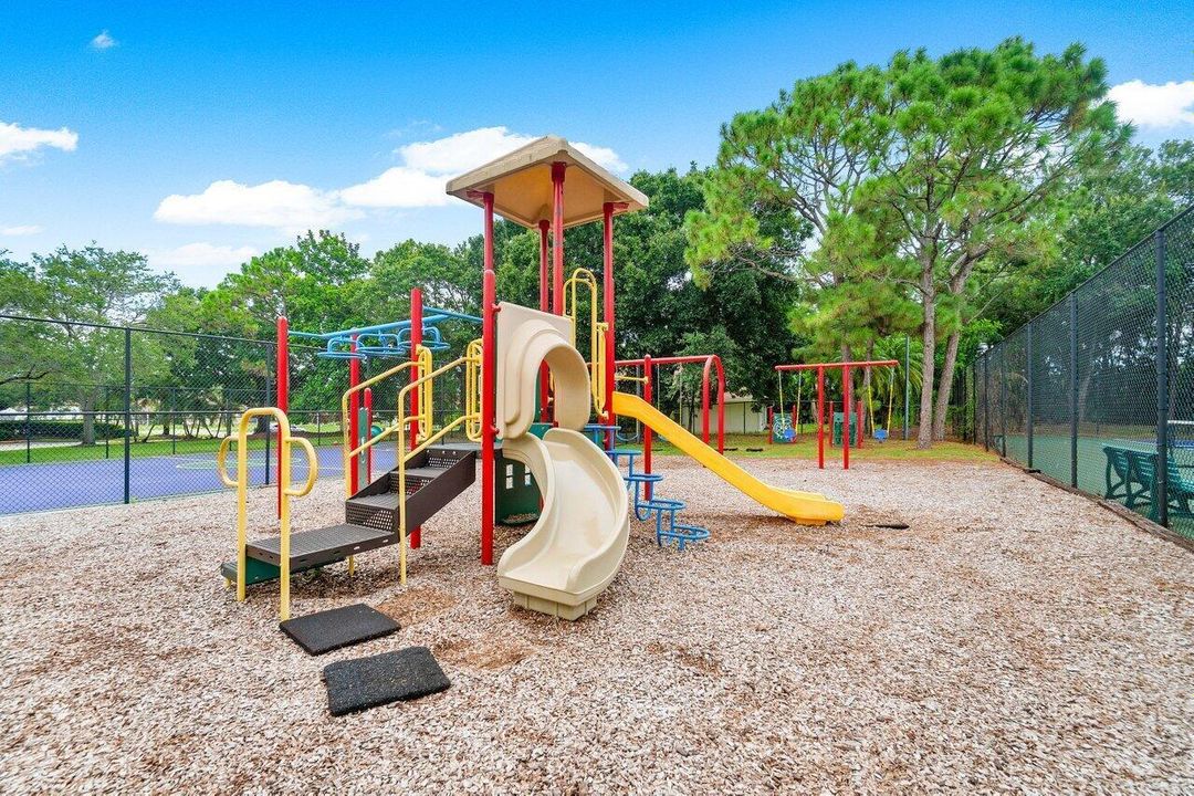 Activo con contrato: $3,750 (3 camas, 2 baños, 1858 Pies cuadrados)