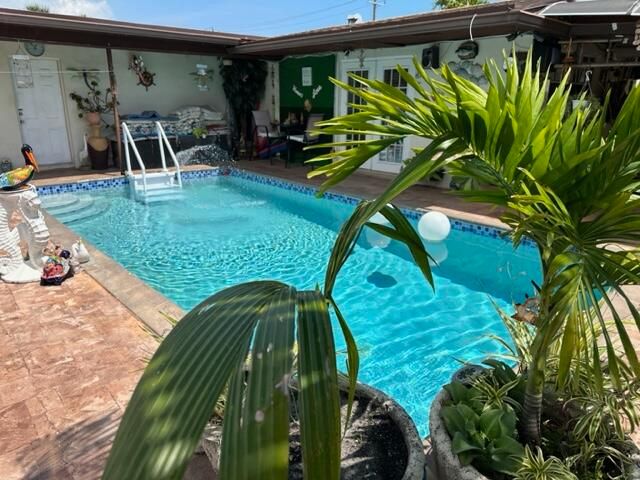 For Sale: $625,000 (3 beds, 2 baths, 1301 Square Feet)