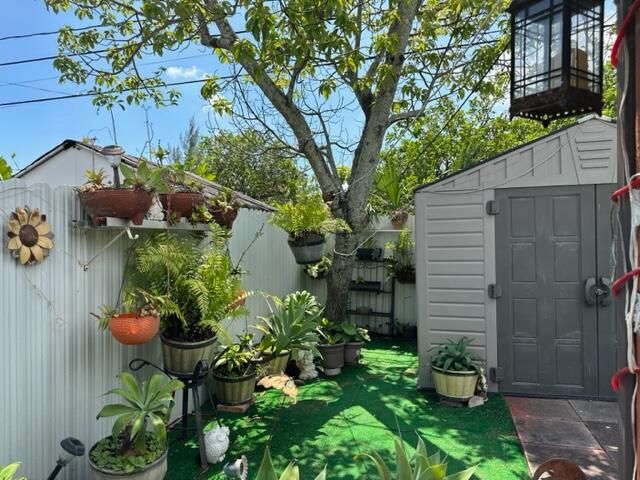 For Sale: $625,000 (3 beds, 2 baths, 1301 Square Feet)