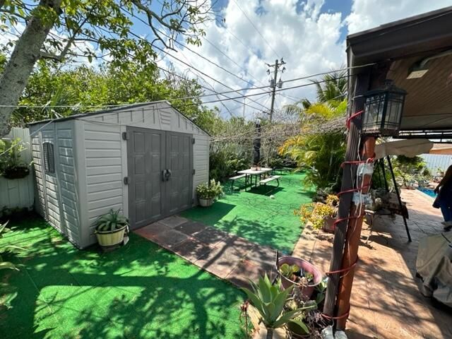 For Sale: $625,000 (3 beds, 2 baths, 1301 Square Feet)