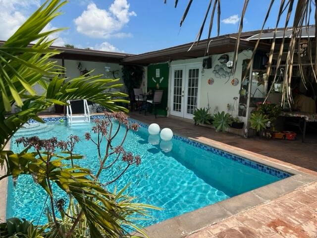 For Sale: $625,000 (3 beds, 2 baths, 1301 Square Feet)