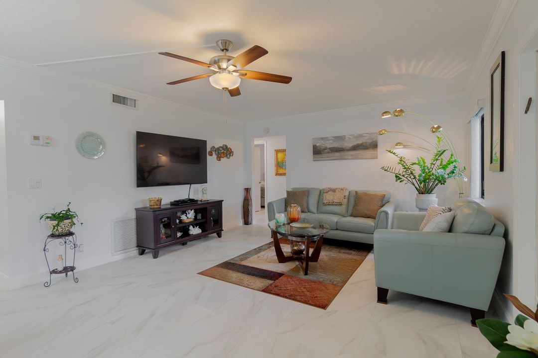 For Sale: $170,000 (2 beds, 1 baths, 937 Square Feet)