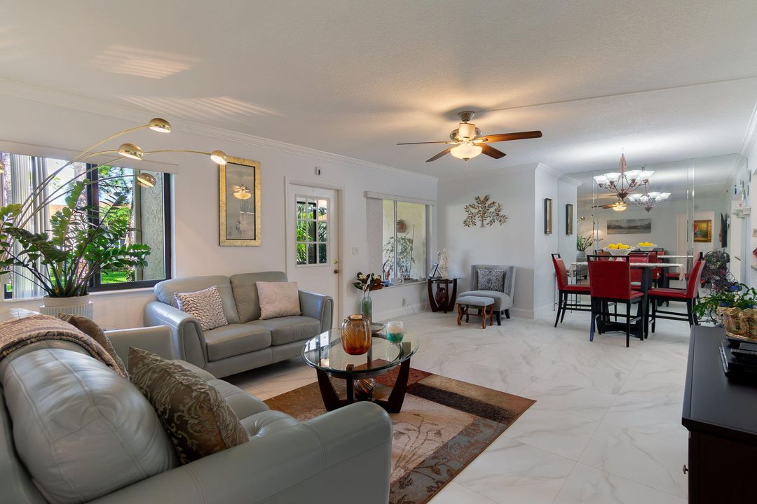 For Sale: $170,000 (2 beds, 1 baths, 937 Square Feet)