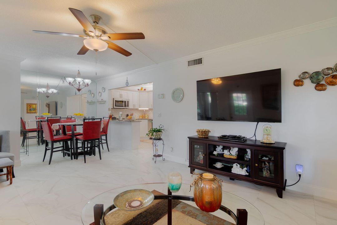 For Sale: $170,000 (2 beds, 1 baths, 937 Square Feet)