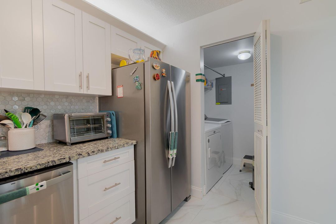 For Sale: $170,000 (2 beds, 1 baths, 937 Square Feet)