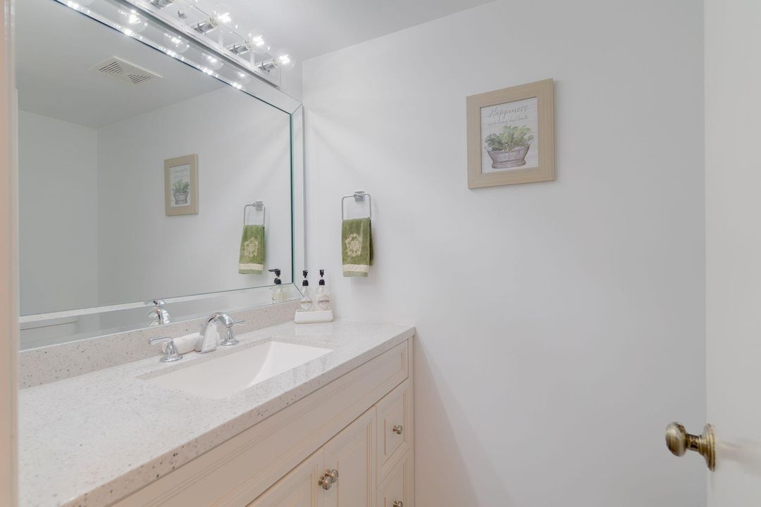 For Sale: $170,000 (2 beds, 1 baths, 937 Square Feet)