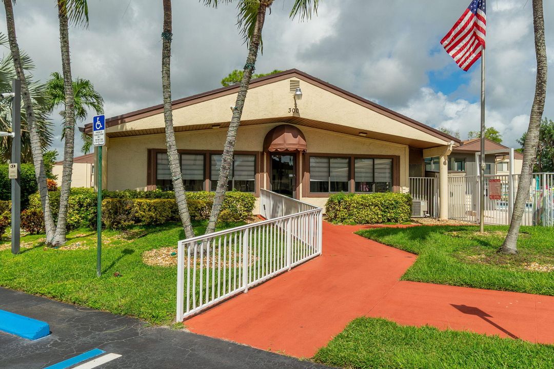 For Sale: $170,000 (2 beds, 1 baths, 937 Square Feet)