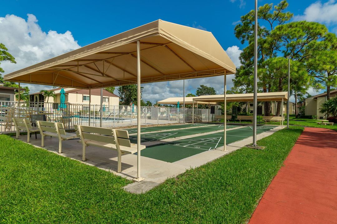 For Sale: $170,000 (2 beds, 1 baths, 937 Square Feet)