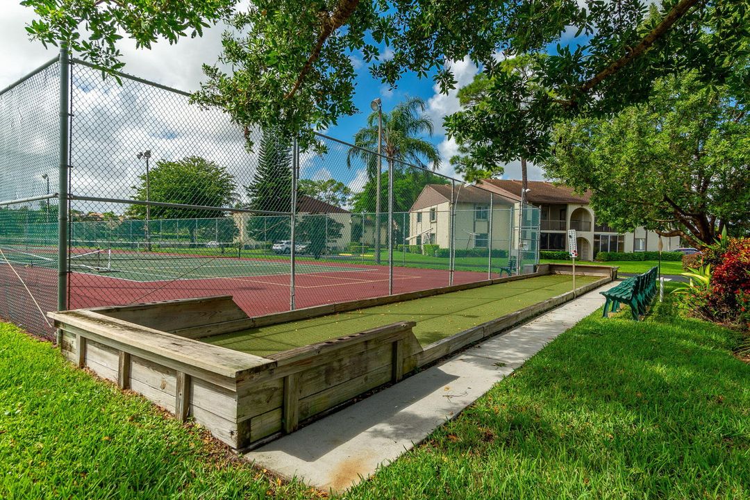 For Sale: $170,000 (2 beds, 1 baths, 937 Square Feet)