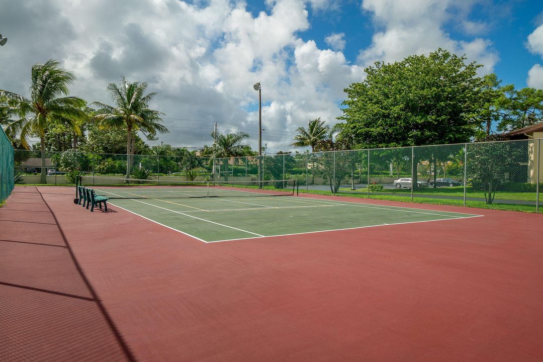 For Sale: $170,000 (2 beds, 1 baths, 937 Square Feet)