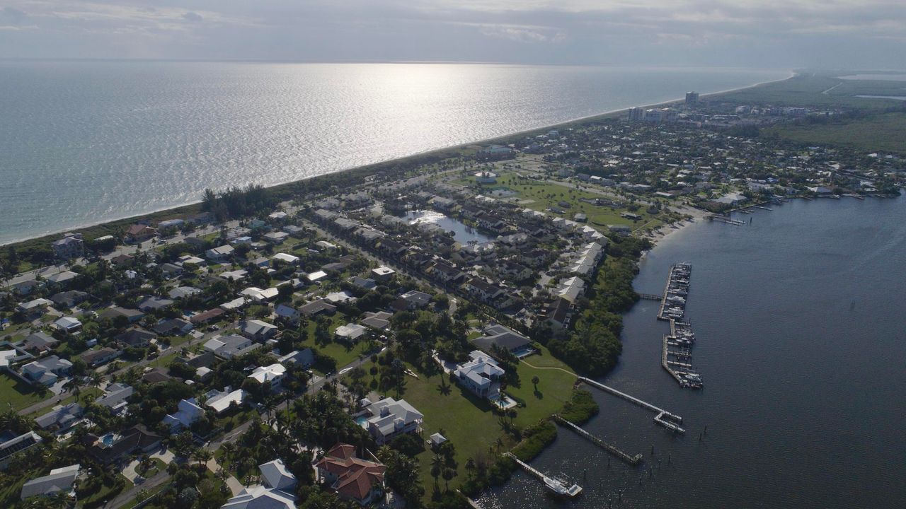 For Sale: $599,000 (3 beds, 2 baths, 1472 Square Feet)