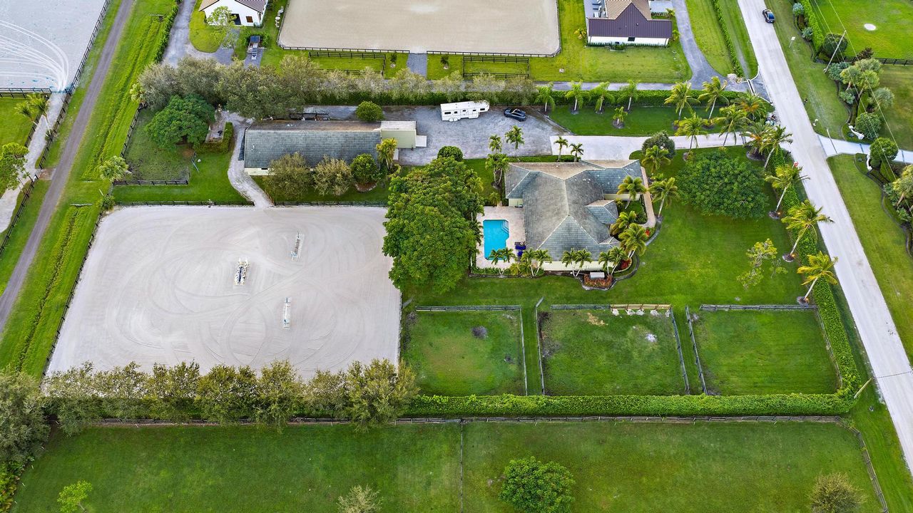 Под контрактом: $2,900,000 (5 спален, 4 ванн, 3264 Квадратных фут)