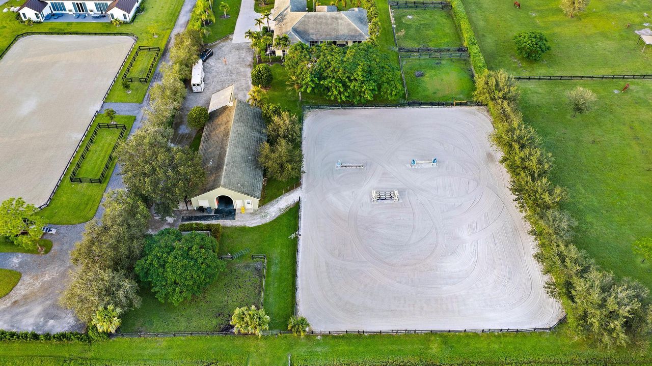 Под контрактом: $2,900,000 (5 спален, 4 ванн, 3264 Квадратных фут)