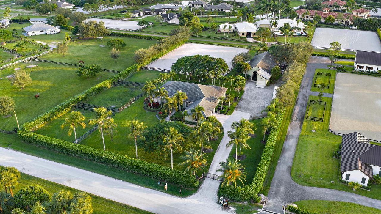 Под контрактом: $2,900,000 (5 спален, 4 ванн, 3264 Квадратных фут)