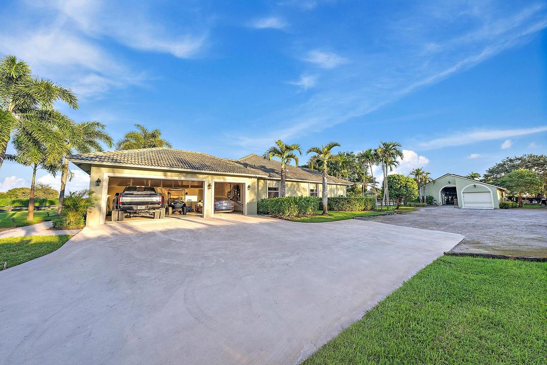 Под контрактом: $2,900,000 (5 спален, 4 ванн, 3264 Квадратных фут)