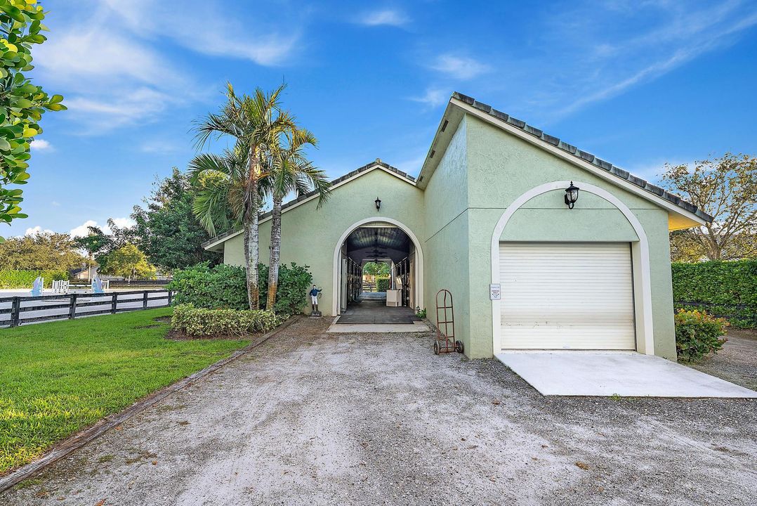 Под контрактом: $2,900,000 (5 спален, 4 ванн, 3264 Квадратных фут)