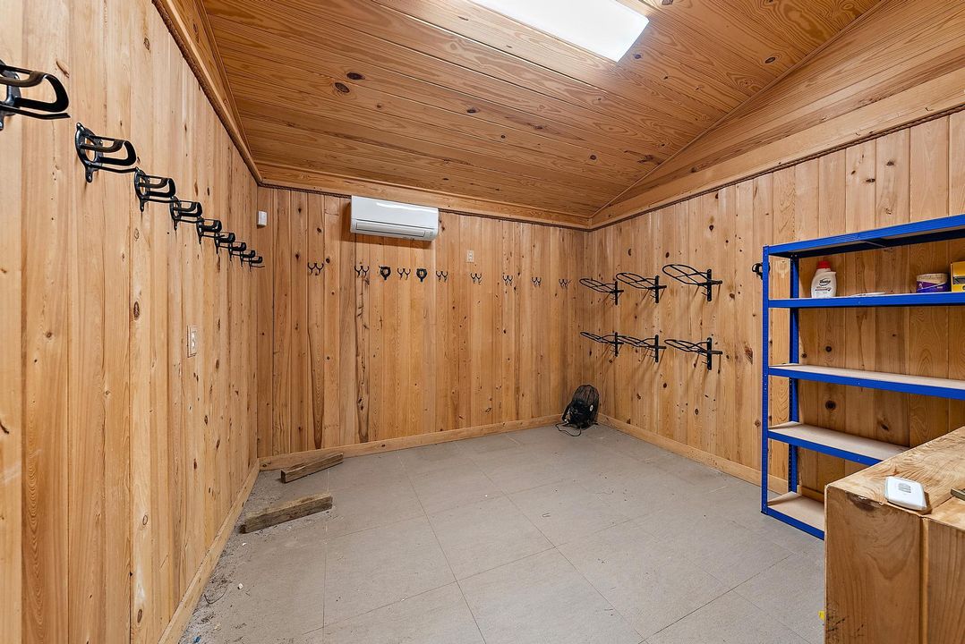 Под контрактом: $2,900,000 (5 спален, 4 ванн, 3264 Квадратных фут)