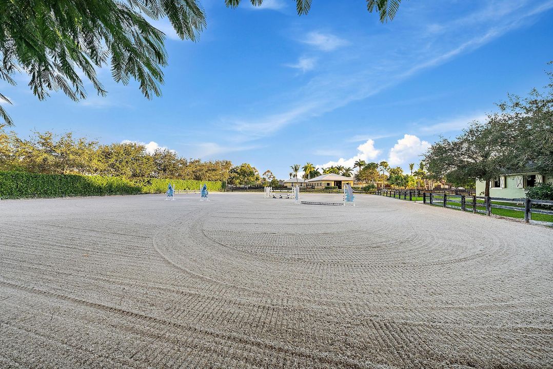 Под контрактом: $2,900,000 (5 спален, 4 ванн, 3264 Квадратных фут)