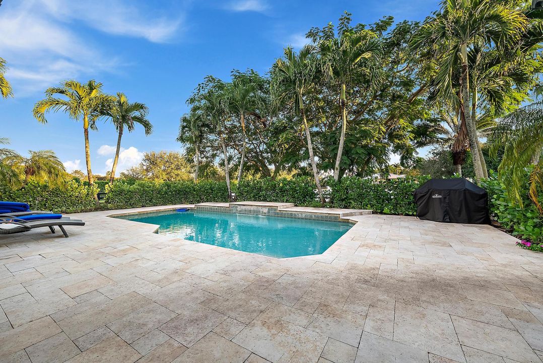 Под контрактом: $2,900,000 (5 спален, 4 ванн, 3264 Квадратных фут)