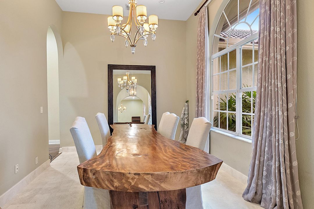 Под контрактом: $2,900,000 (5 спален, 4 ванн, 3264 Квадратных фут)