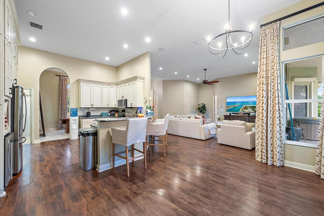 Под контрактом: $2,900,000 (5 спален, 4 ванн, 3264 Квадратных фут)