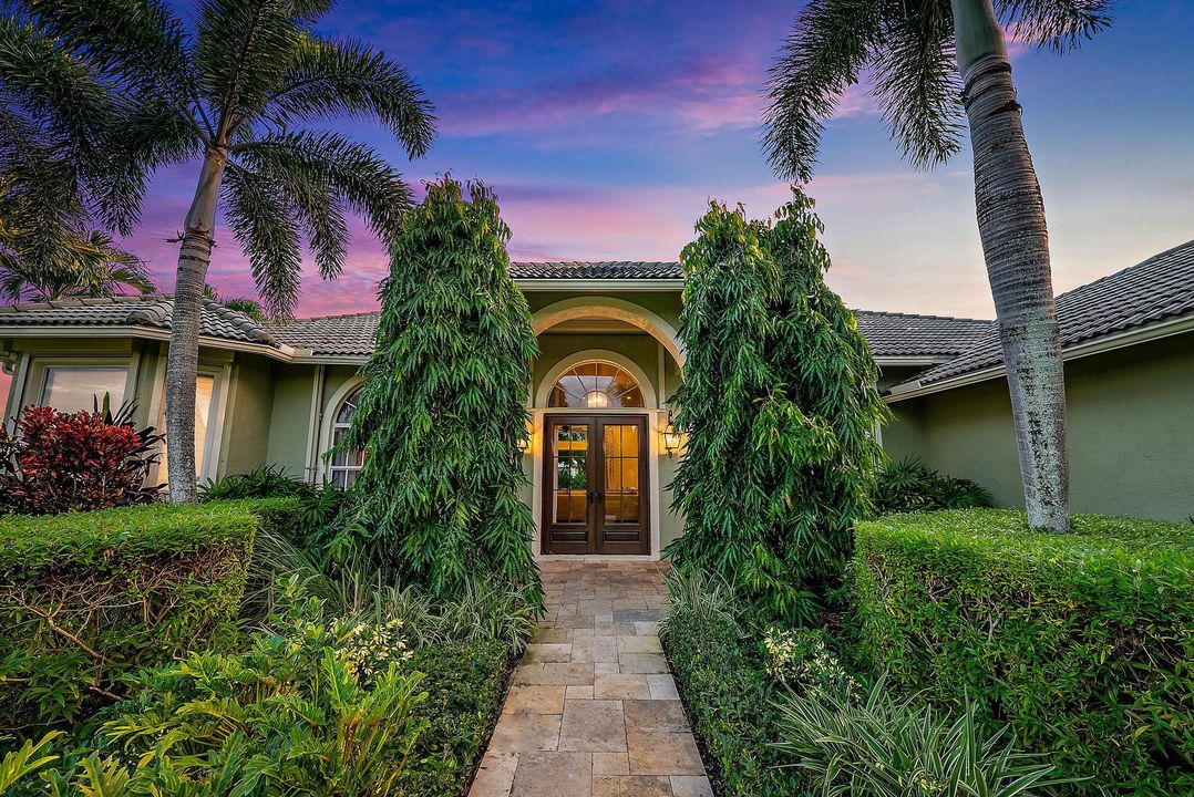 Под контрактом: $2,900,000 (5 спален, 4 ванн, 3264 Квадратных фут)