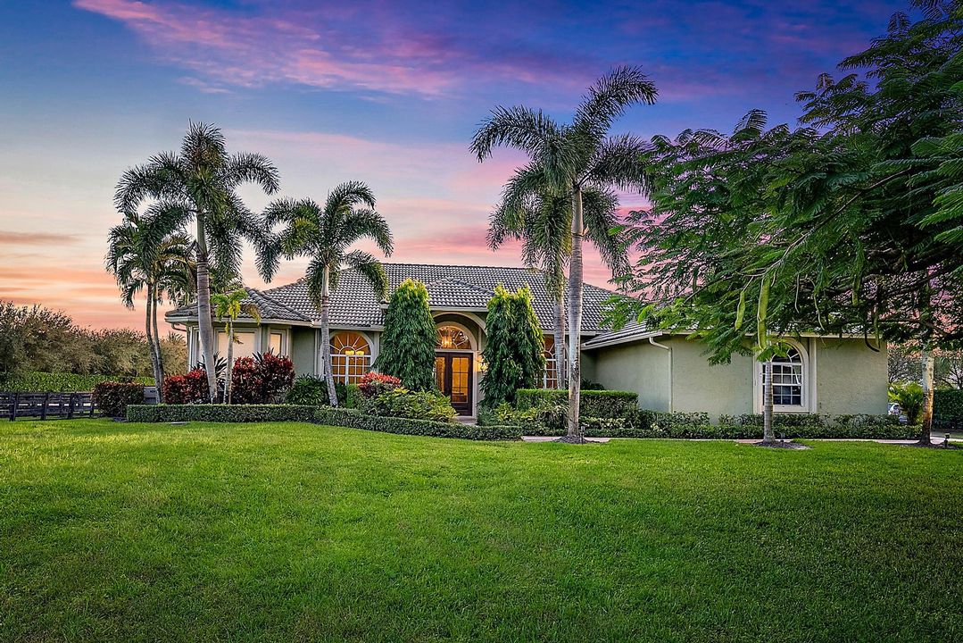 Под контрактом: $2,900,000 (5 спален, 4 ванн, 3264 Квадратных фут)