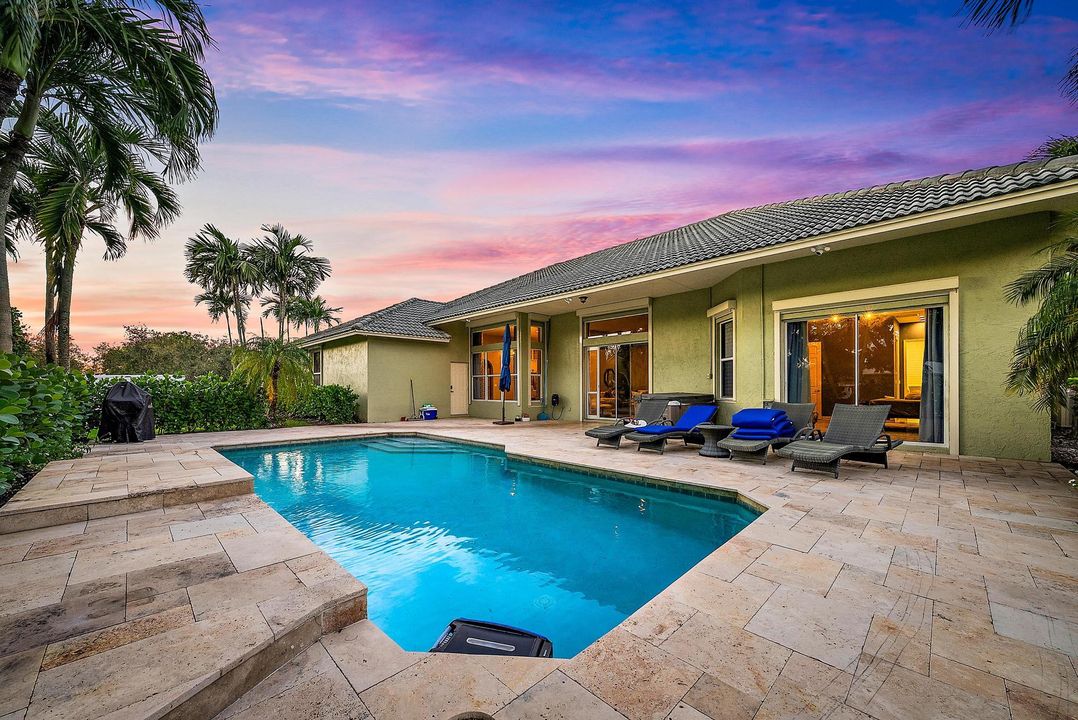 Под контрактом: $2,900,000 (5 спален, 4 ванн, 3264 Квадратных фут)