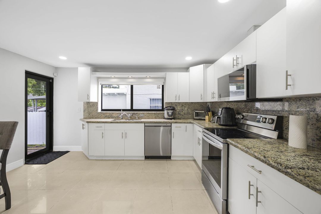 待售: $1,175,000 (3 贝兹, 2 浴室, 1711 平方英尺)